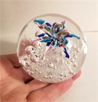 Beautiful flowered vintage paperweight unmarked