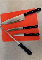 NEW 5 pc Chefs Set Knives with Cutting Board