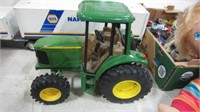 JOHN DEERE DIE CAST TRACTOR