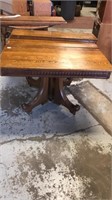 Vintage table with 2 leafs