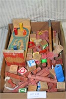 FLAT BOX OF ASSORTED BUILDING & LEARNING TOYS