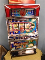 VINTAGE TOKEN OPERATED TABLETOP SLOT MACHINE