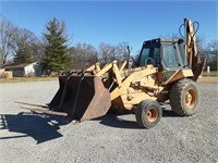 Case 780D BackHoe W/ Pallet Forks