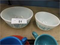 PR OF VINTAGE PYREX MIXING BOWLS