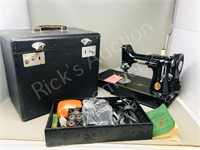 Singer 221-1 Feather weight port sewing machine