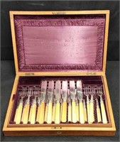 Case of electroplated flatware
