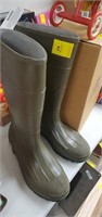 Muck boots size 10 new