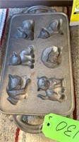 CAST IRON CAT MUFFIN OR CAKE PAN