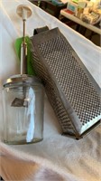 LOT OF CHEESE GRATER AND KITCHEN CHOPPER