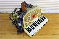 Vintage Francini accordion, very beautiful!