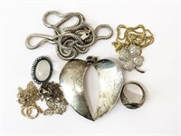 Assorted sterling silver jewelry weighs 40 grams