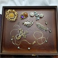 VINTAGE COLLECTION LOT OF JEWELLERY