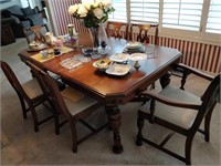 dinning room table and chairs 68x43