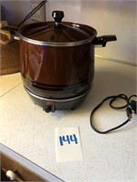 Xtra Large Slow Cooker (Lifts off of burner)