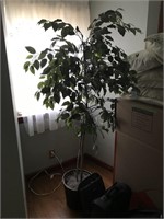 6 Foot Tall Fake Tree in Basket