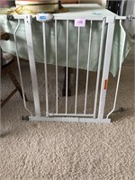 Regalo Dog Gate for Bigger Dog.