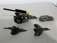 4 metal vintage military vehicles