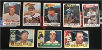 Lot of 8 1960 Topps Baseball Cards