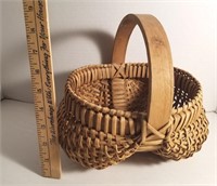 Antique primitive buttock gathering egg basket