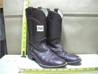 BOOTS SIZE 3 1/2