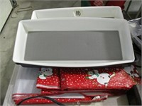 Plastic Pans & Table Cloth