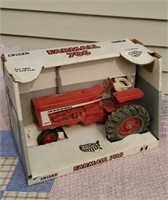 Farmall 706 series toy tractor