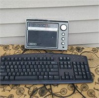 Vintage Zenith radio, keyboard