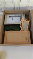 Picture frames, Lot of six small picture frames,