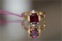 14kt yellow gold Garnet Ring featuring 1.5 ct