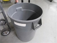 Rubbermaid 32gal Poly Trash  Can
