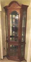 Curio cabinet -corner- lighted & mirrored