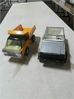 2 Nylint metal trucks