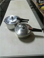 2 pressure cookers