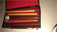 Collapsible pool cue in carry case
