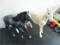 2 LARGE HORSES