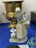 LLADRO FINE PORCELAIN FIGURINE SIGNED BY ARTIST