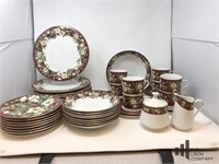 Set of Holiday Dishes by Sakura