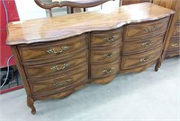 Broyhill Elegant dresser, mirror and 9 drawers