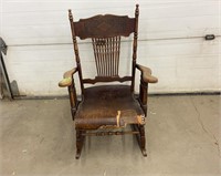 Antique wooden armchair. Measures 26.5x32x40