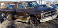 1970 Chevrolet truck 10-30, odometer reads 864k,
