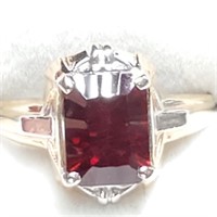 $800 10K Garnet(1.7ct) Ring