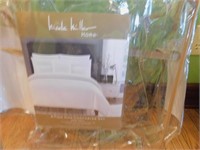 WHITE KING BED SET W/ ACCENT PILLOWS