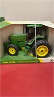 Ertl John Deere 7800 tractor new in the box