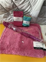 Pair New Bath Mats, Towels & Cleaning Brush