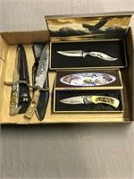 Assorted knives in sheaths/ display boxes