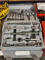57 PC TOOL KIT W/CARRY CASE