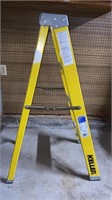 Keller 4’ fiberglass ladder