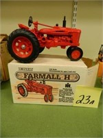 1/16 Farmall H 1986 Special Edition Tractor (NIB)
