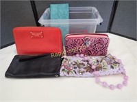 Handbags & Wallets