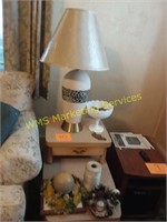 2 Blonde end tables w/ lamps & misc.